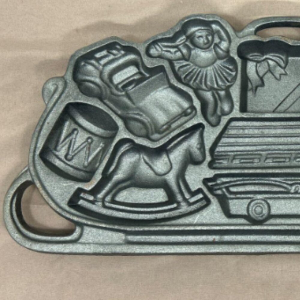 Cast Iron  ginger bread Baking Mold